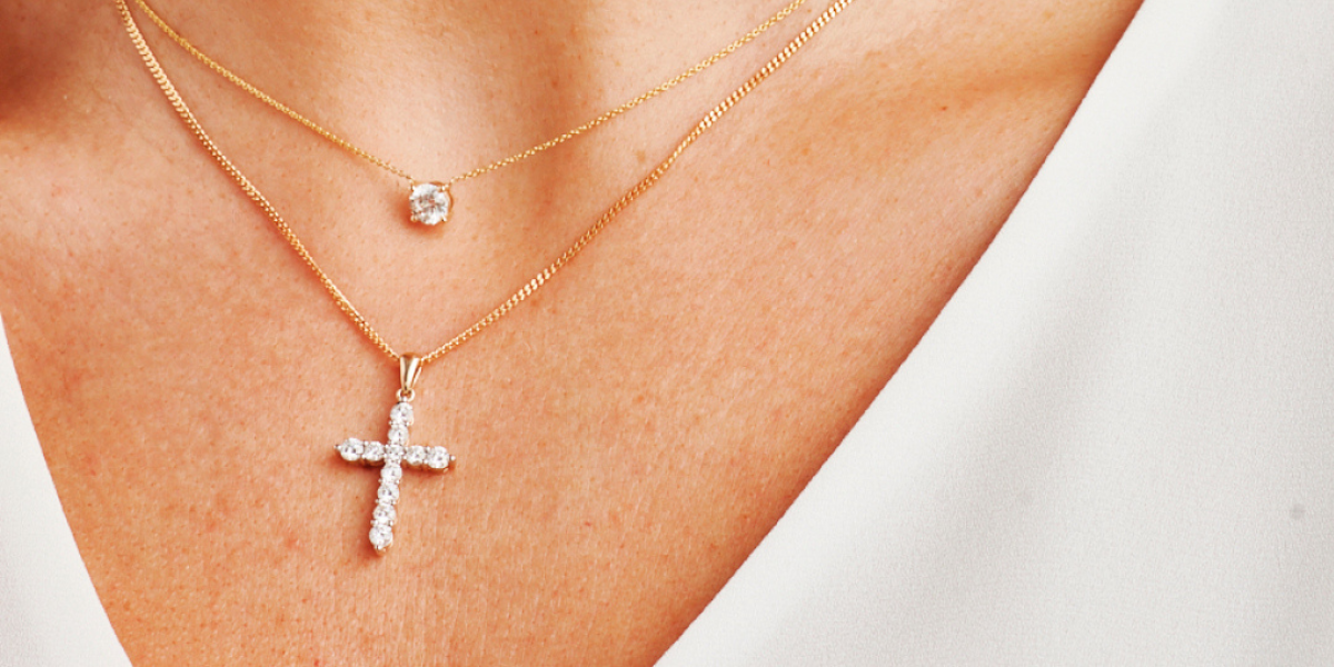 Make this Valentine’s Day sparkle with Angus & Coote’s Valentine’s Day Sale!